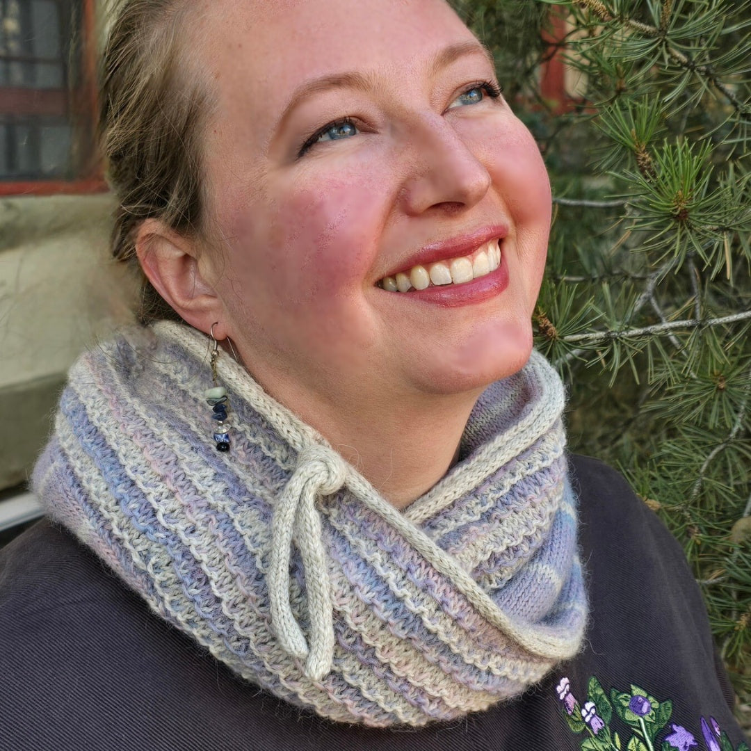 Wavelettes Moebius Cowl Kit, in six Colorways