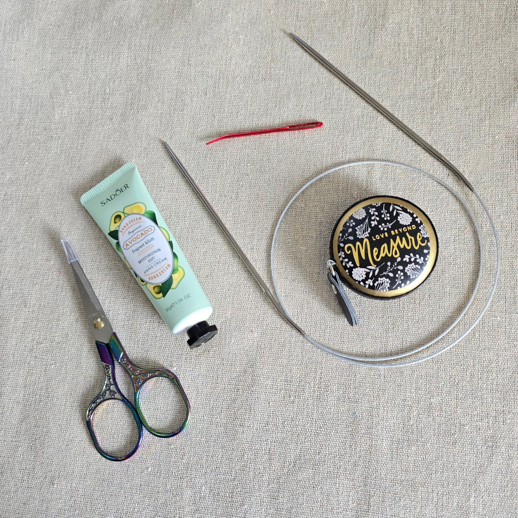 Set of 4 knitting tools plus hand cream
